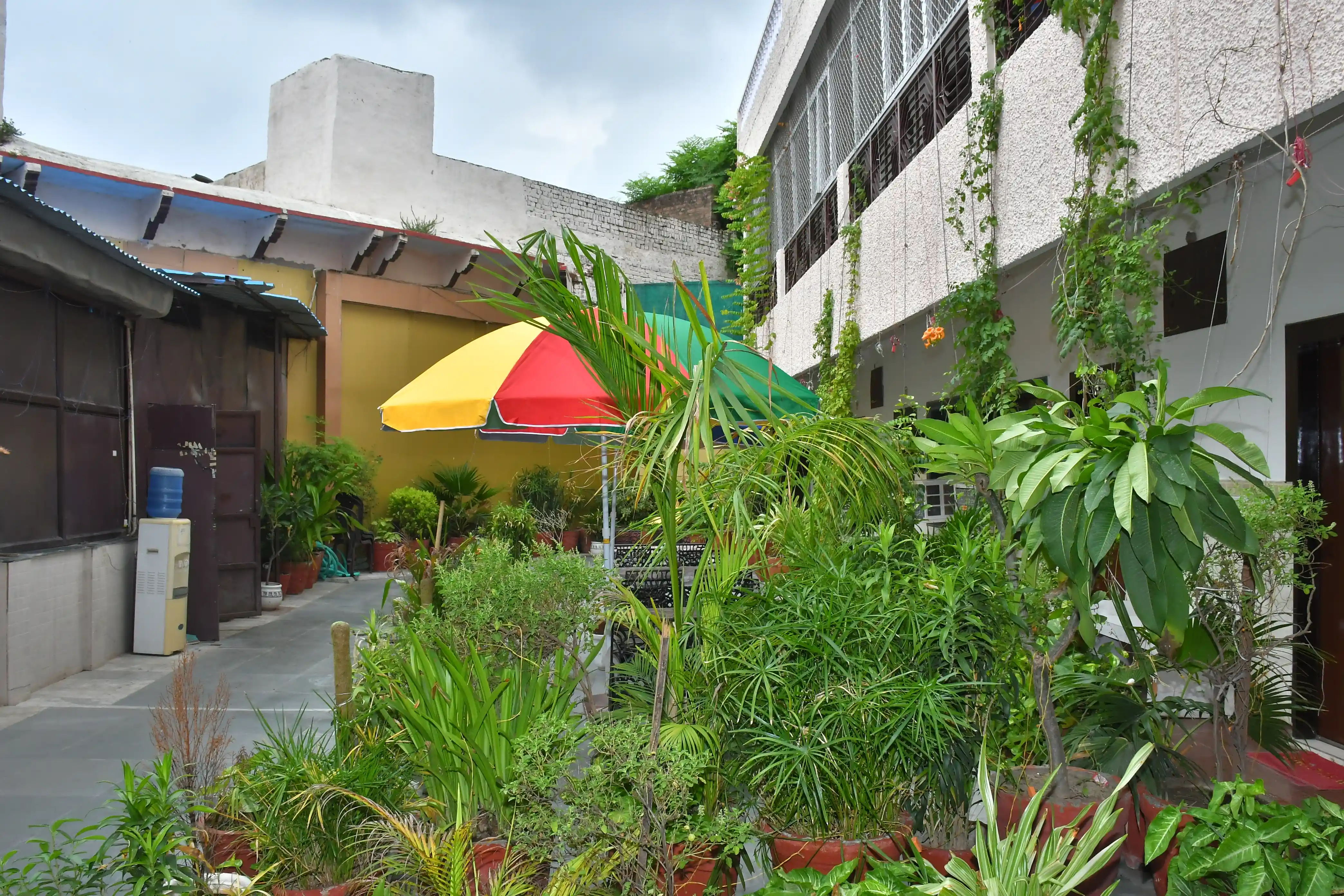 Exterior facade of Hotel Sidhartha near the Taj Mahal Western Gate