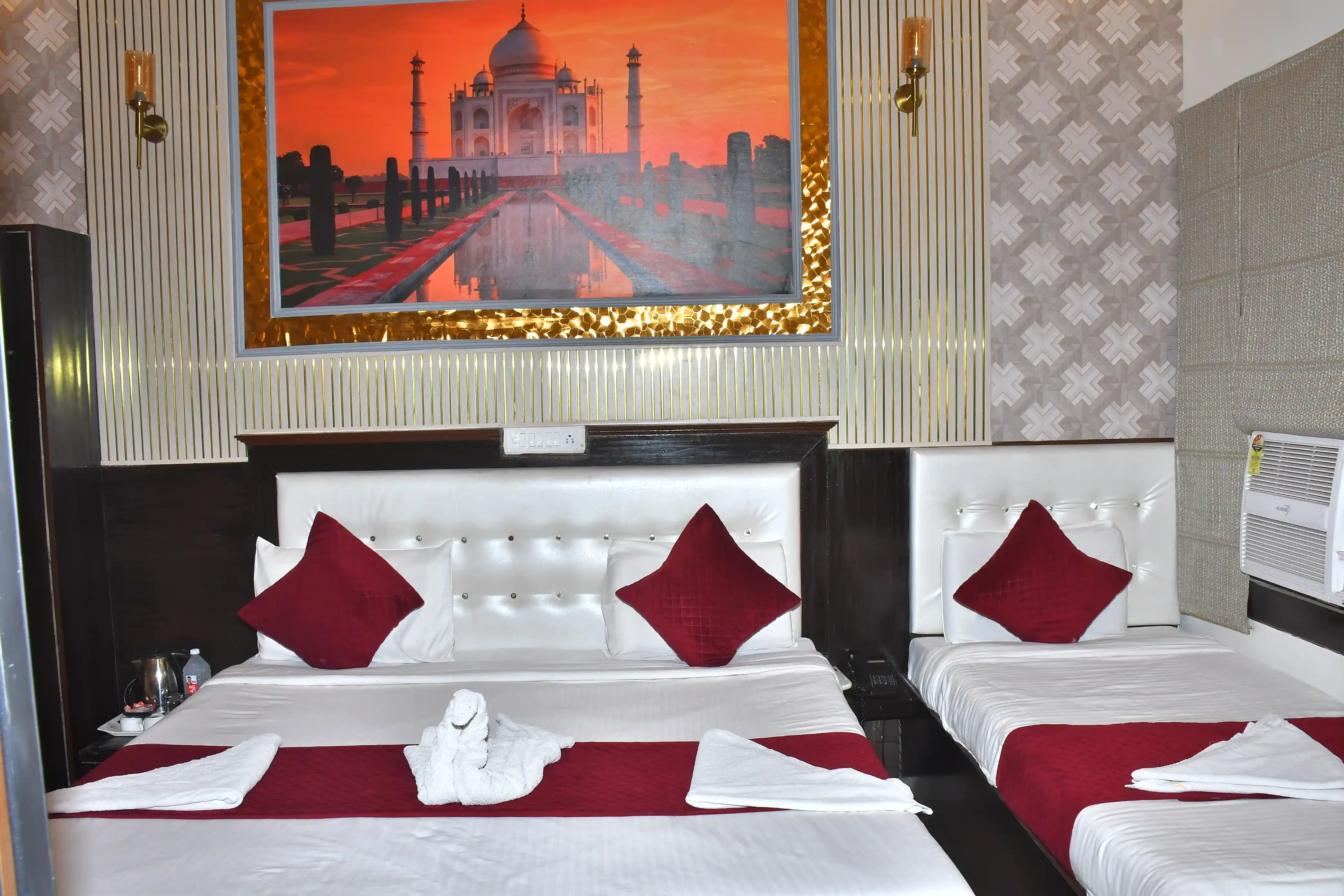 Deluxe room with double bed at Hotel Sidhartha